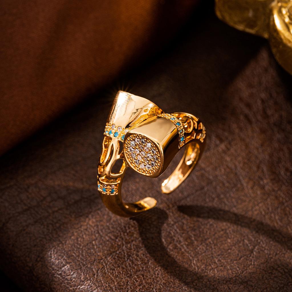 Роскошный комплект из золотистого медного браслета и кольца | Геометрические цветочные узоры с акцентами из фианита