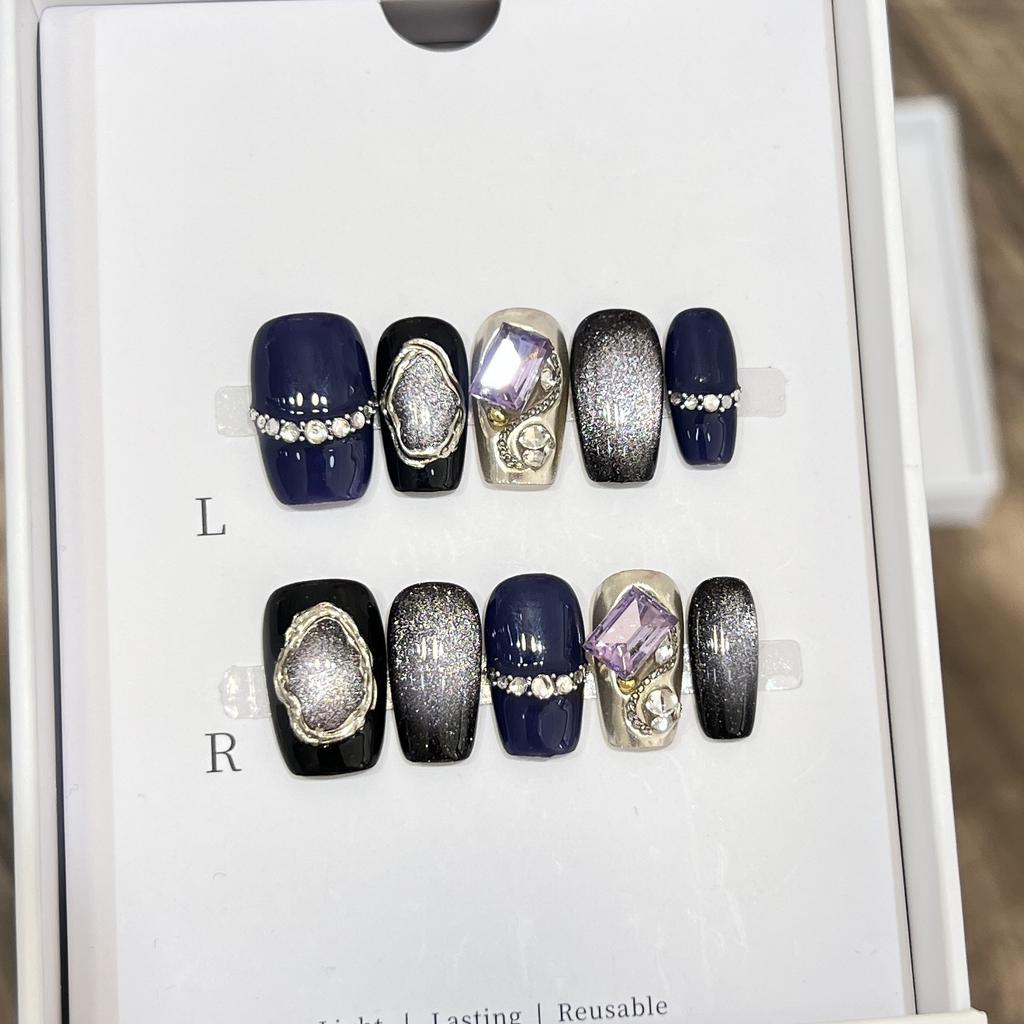 Hand-woven Armor Sweet and Cool Girl Light Bulb Cat Eye Nail Art Burst Purple Diamond Removable Nail Piece