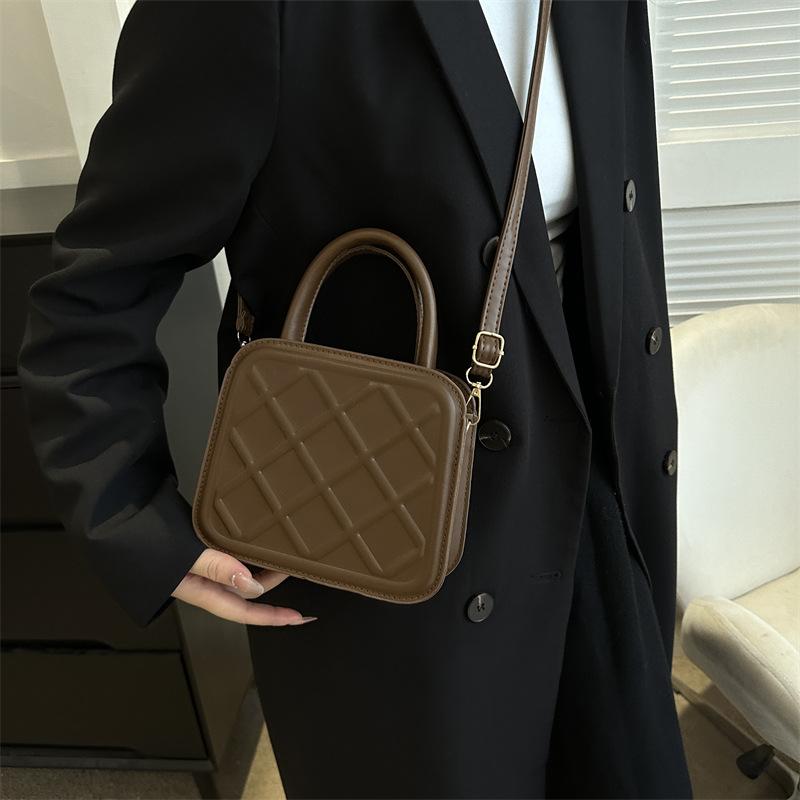 Модная иностранная ромбовидная сумка из искусственной кожи, простая и универсальная, однотонная, маленькая квадратная сумка, женская сумка, нишевый дизайн, одно плечо, переносная сумка с косым креплением