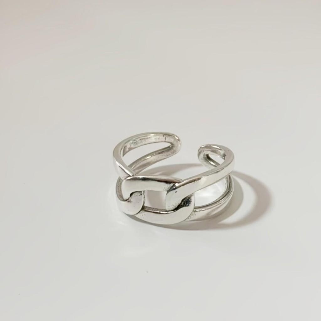 Retro Fashion Knotted Cross Adjustable Ring for Women - Simple, Versatile, and Elegant.