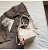 2025 new foreign style bucket bag texture shoulder messenger bag commuter casual Korean version high value niche bag women