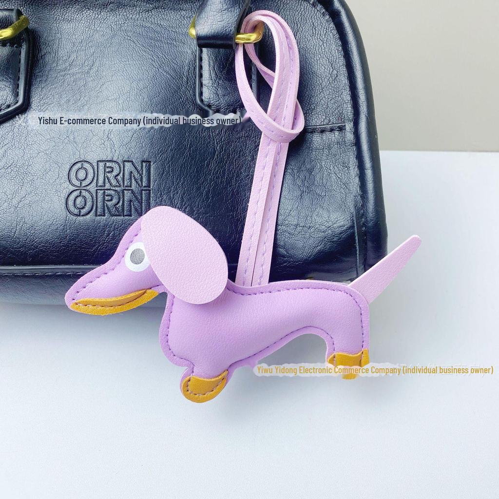 Брелок из искусственной кожи в виде таксы: Милый трансграничный аксессуар для автомобиля и креативное украшение для сумки.