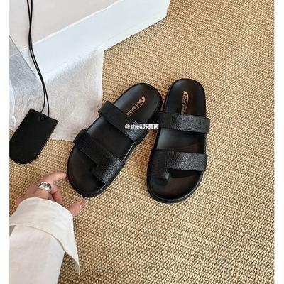 У Су Иньинь такие же ретро шлепанцы на толстой подошве для отдыха, универсальные шлепанцы на плоской подошве для летней носки.