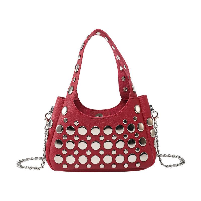 2025 весна новая сумка с заклепками корейская версия модной сумки на плечо нишевая универсальная женская трендовая сумка-мессенджер подмышку из ПУ