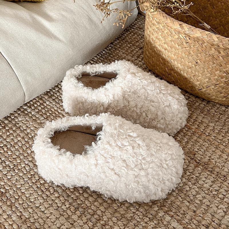 Модные и легкие замшевые пушистые тапочки на толстой подошве, женская обувь 2025 года, новая зимняя одежда, теплые тапочки-мешки на высоком каблуке