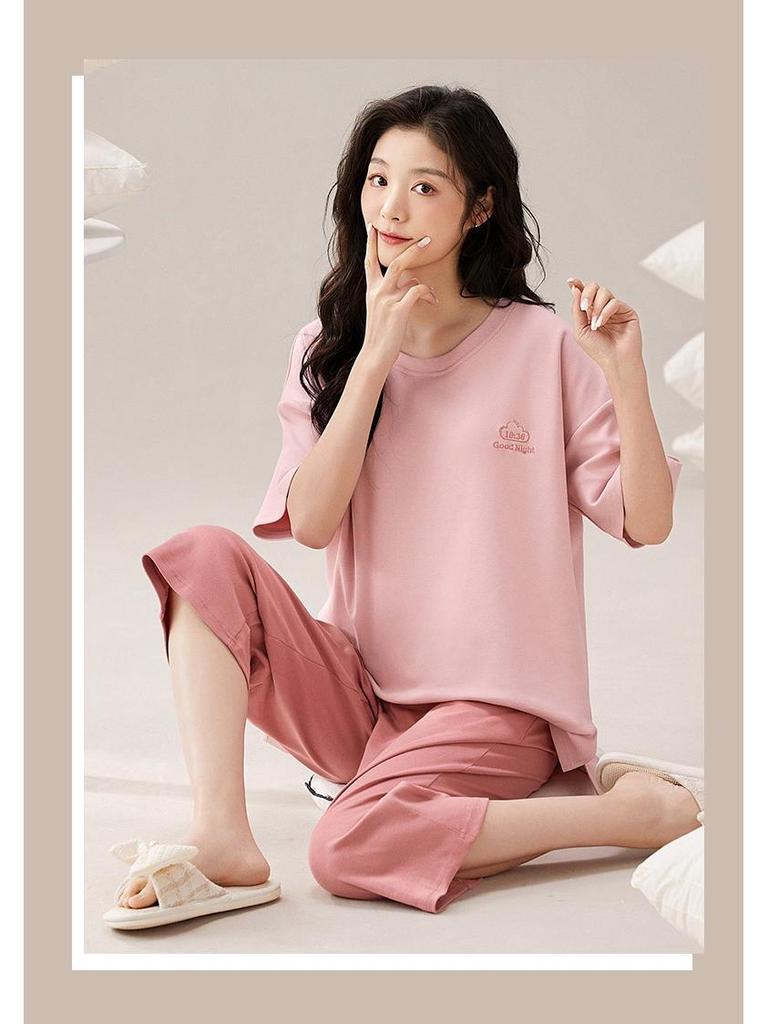 Женский летний капри-пижамный комплект 2025: Тонкий хлопок с коротким рукавом и нагрудными вкладышами, универсальный для ношения дома или на улице