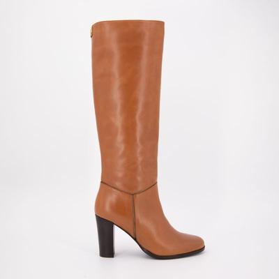 Женские кожаные сапоги на каблуке на молнии