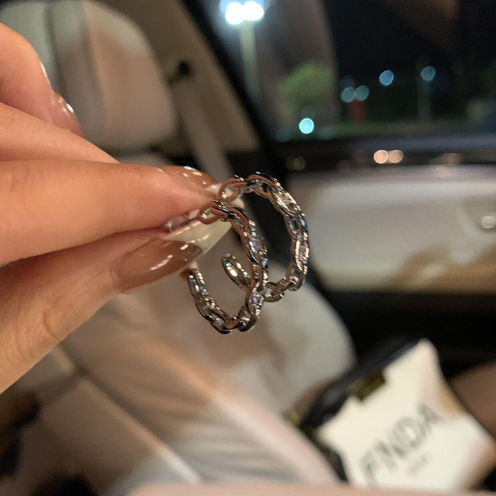 Винтажные красные серьги-кольца в гонконгском стиле: Элегантный женский аксессуар на осень/зиму