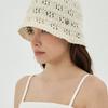 VA Изогнутая овальная металлическая шляпа-ведро из вязаного трикотажа с цветочной перфорацией, кремовая