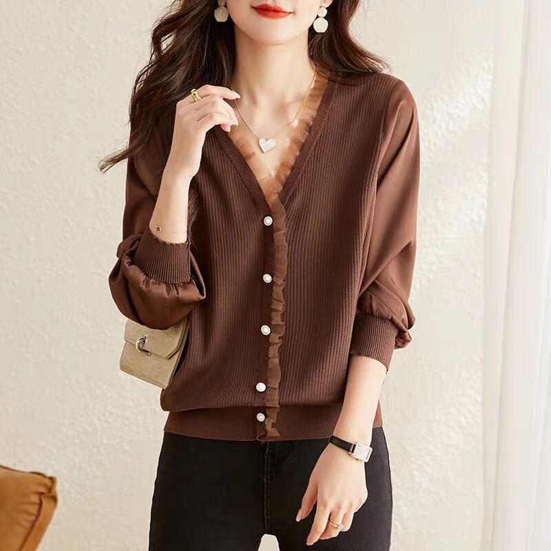 Женская футболка с V-образным вырезом и длинными рукавами, новая осенняя свободная футболка с кружевной трикотажной подкладкой и рубашкой-темпераментом внутри