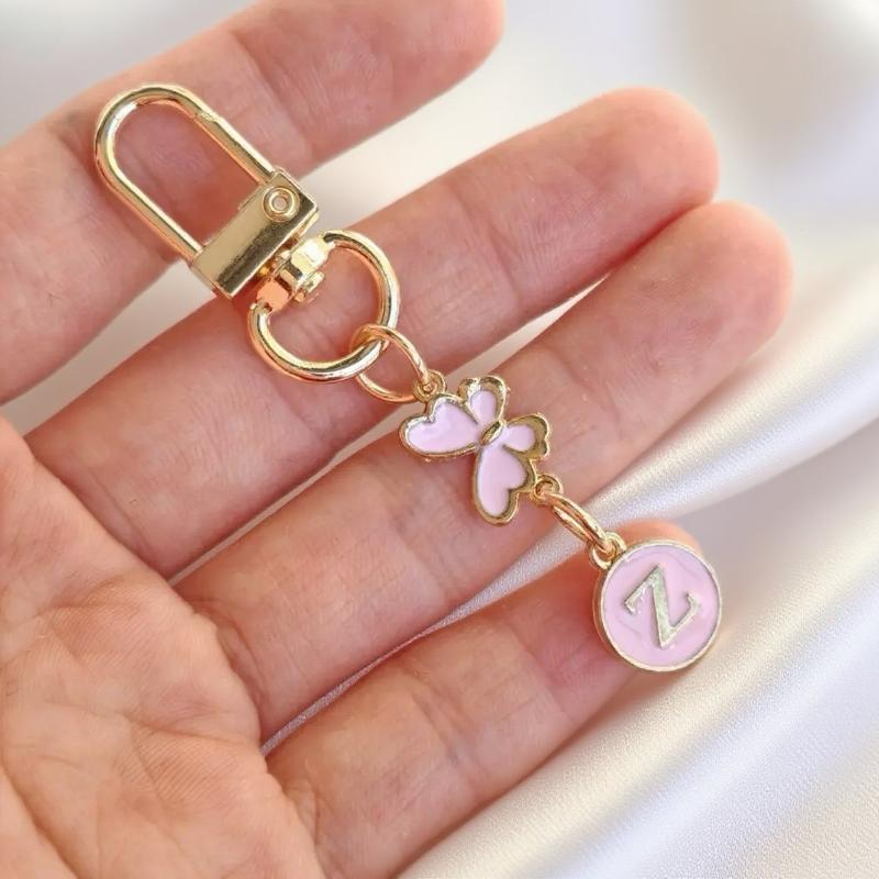 Металлический розовый брелок для ключей в виде бабочки, модный брелок с инициалами от A до Z, держатели для ключей от машины, подвеска для сумки, висячий декор, подарок для пары
