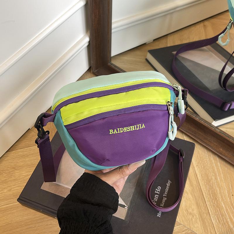 Женская легкая сумка кроссбоди с цветными блоками – Универсальная многослойная спортивная и походная мини-сумка через плечо