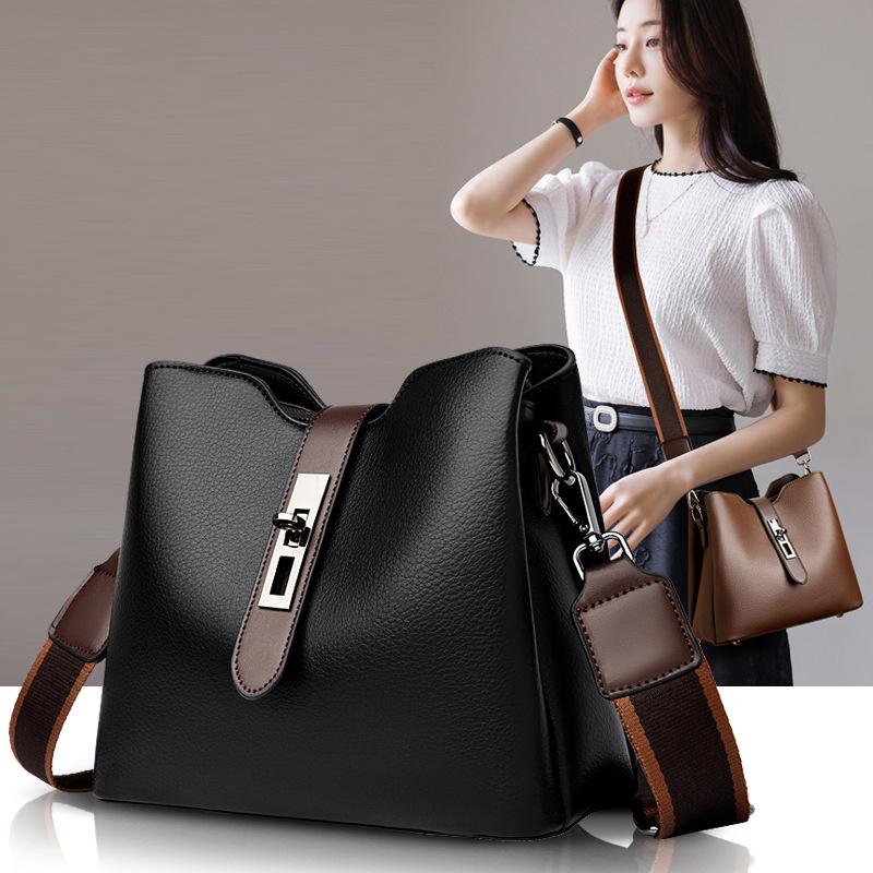 Lightweight women's simple shoulder bag, new casual shopping messenger bag, double-layer large-capacity women's bag, mother bag.