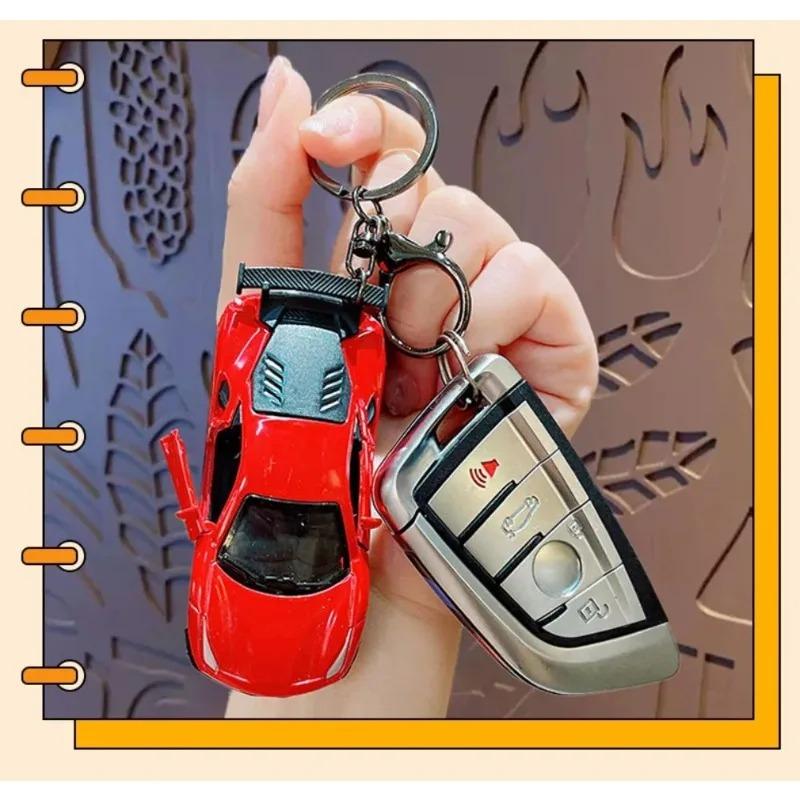 Мультяшный спортивный автомобиль - Брелок из сплава - Креативное украшение для автолюбителей и коллекционеров