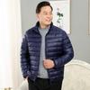 Осенне-зимнее новое легкое пуховое пальто для мужчин среднего и пожилого возраста с воротником-стойкой, теплое и морозостойкое, на белом утином пуху, на папином пуху