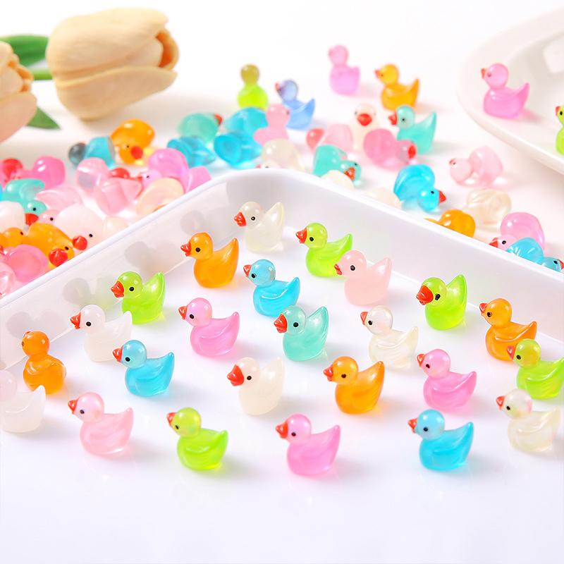50/100Pcs Mini Ducks Glitter Resin Ducks Mini Resin Animals Figures To Hide Glow In The Dark Tiny Duck Figures
