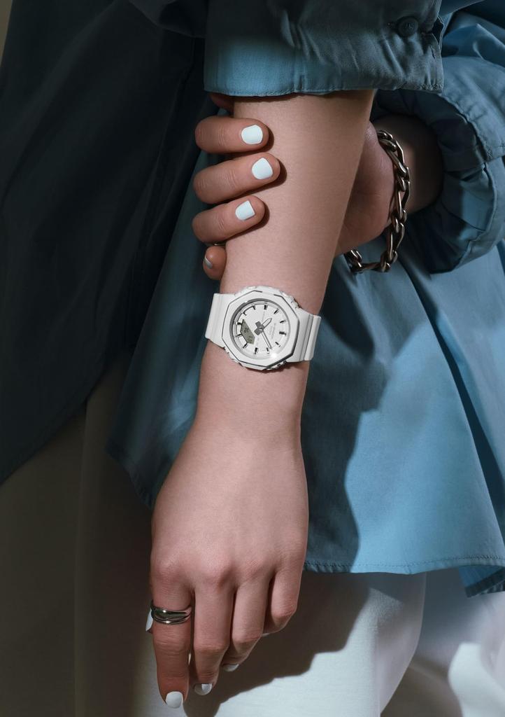 Часы Casio, изготовленные из экологически чистых материалов G-Shock GMA-P2110-7AJF Женские Белые,