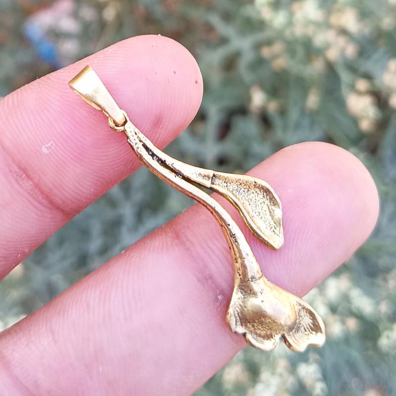 Leaf Design 18k Yellow Gold Plated Luck Pendant GOLD-699