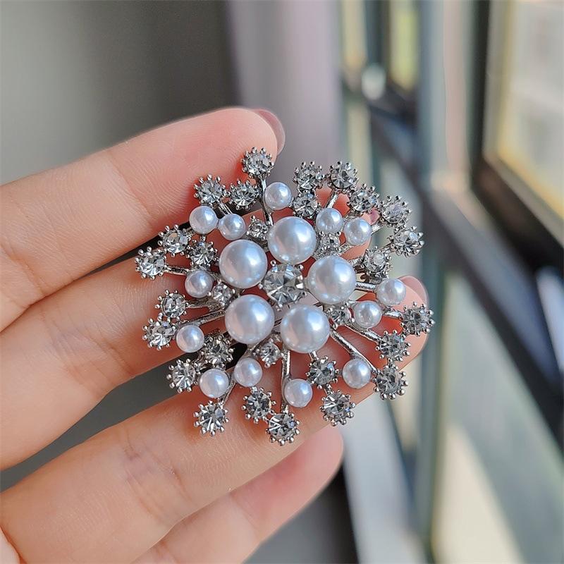 Large Rhinestone Simulated Pearl Snowflake Brooches Christmas Snow Brooch Crystal Pin Women Fashion Jewelry