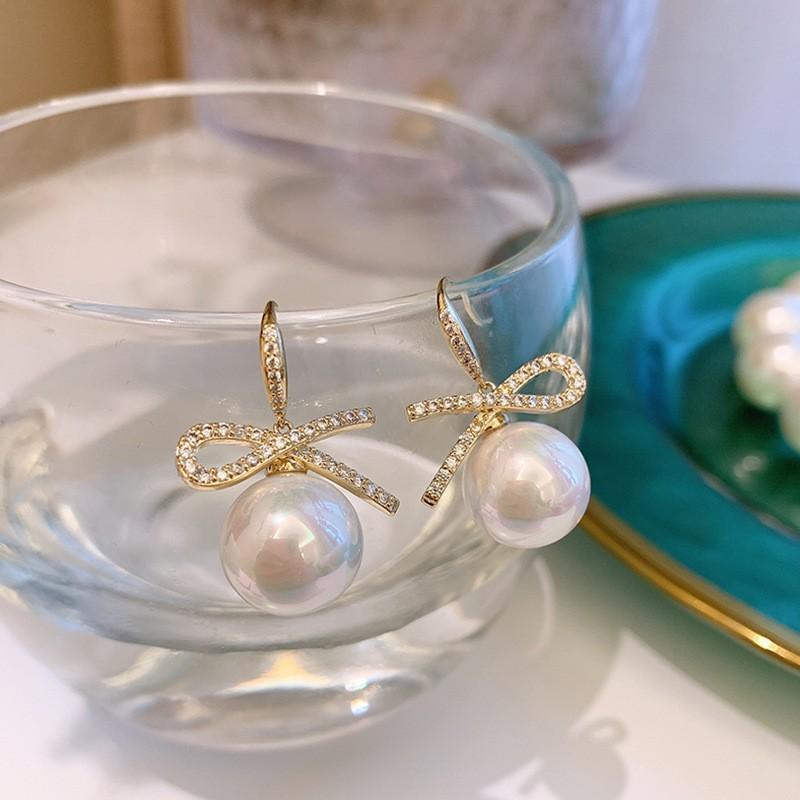 Silver needle light luxury Spice Girl pearl stud earrings temperament retro super flash earrings women's fashion high sense personalized earrings