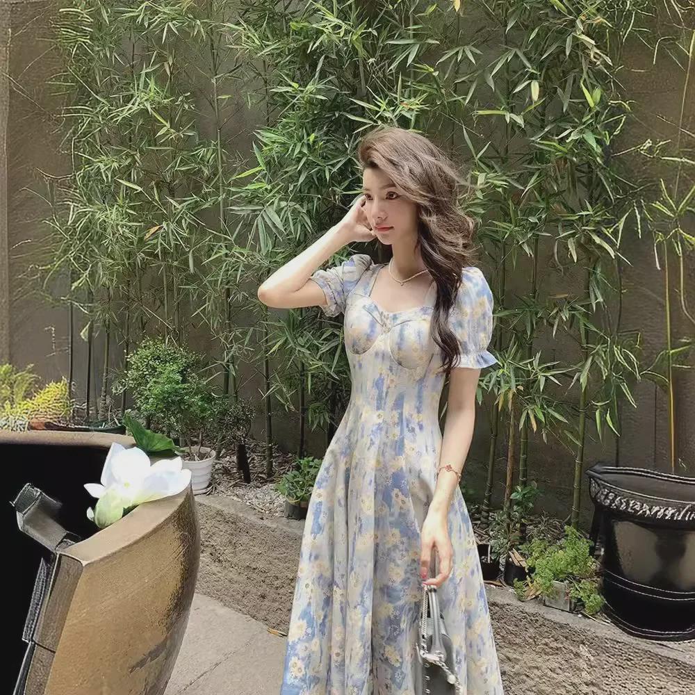 Милое летнее платье 2024 года с цветочным принтом, французским квадратным воротником и утягивающим талию дизайном