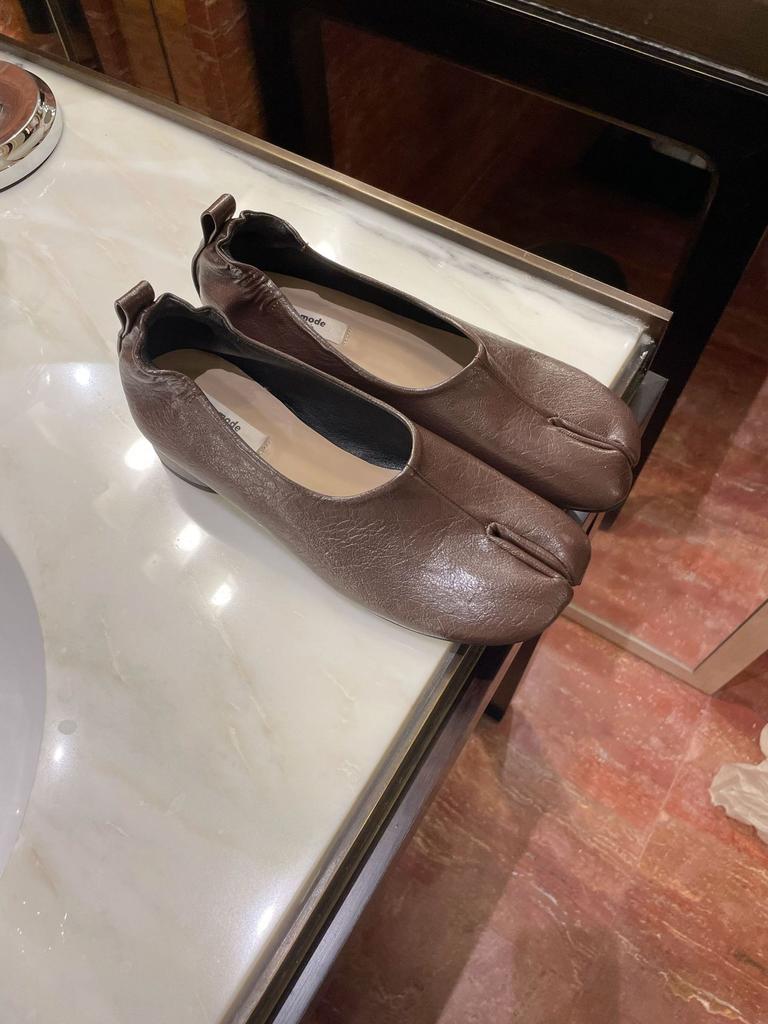 Мода весна-лето 2025 Мягкая кожа Разделенный палец Женские туфли-лодочки Повседневные Удобные На низком каблуке Обувь Таби Балетки Женские