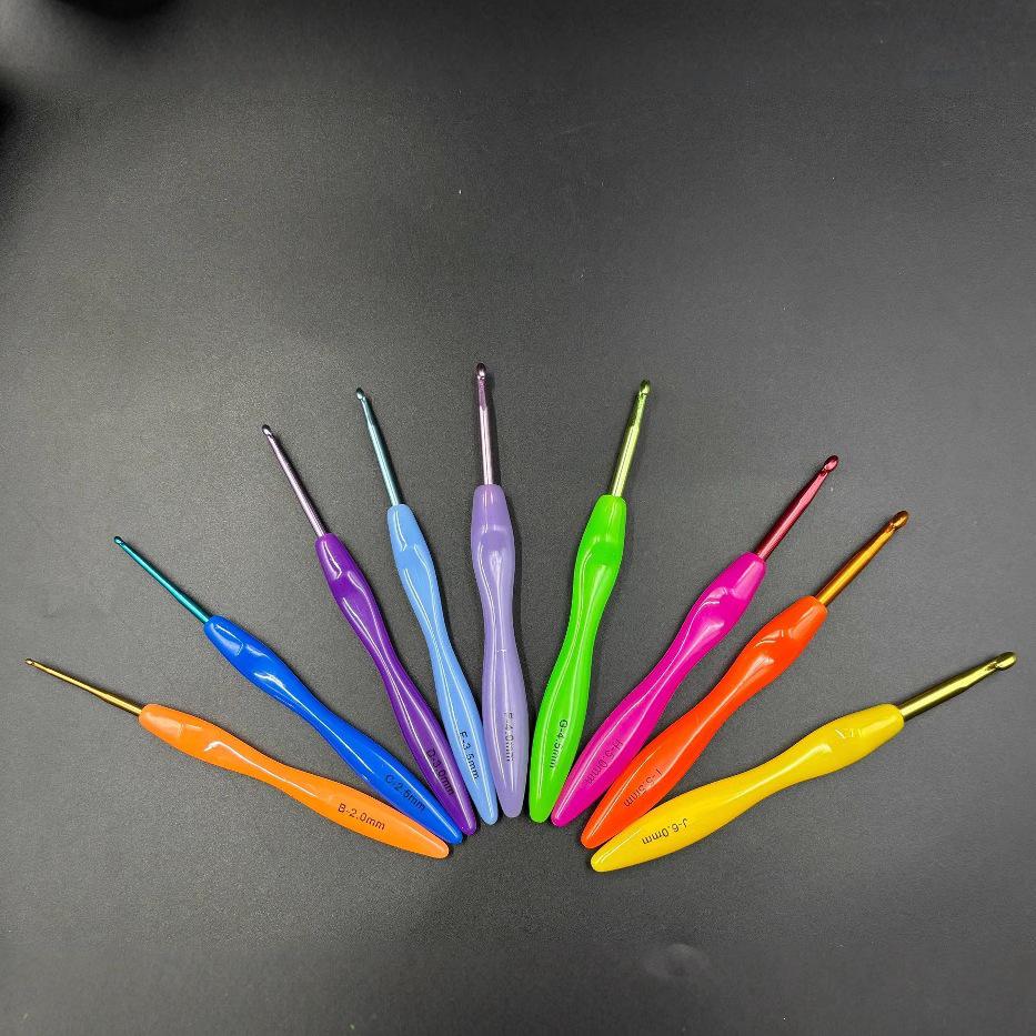 Multi-Color Anodized Aluminum Crochet Hook Set with Non-Slip Handle for DIY Knitting