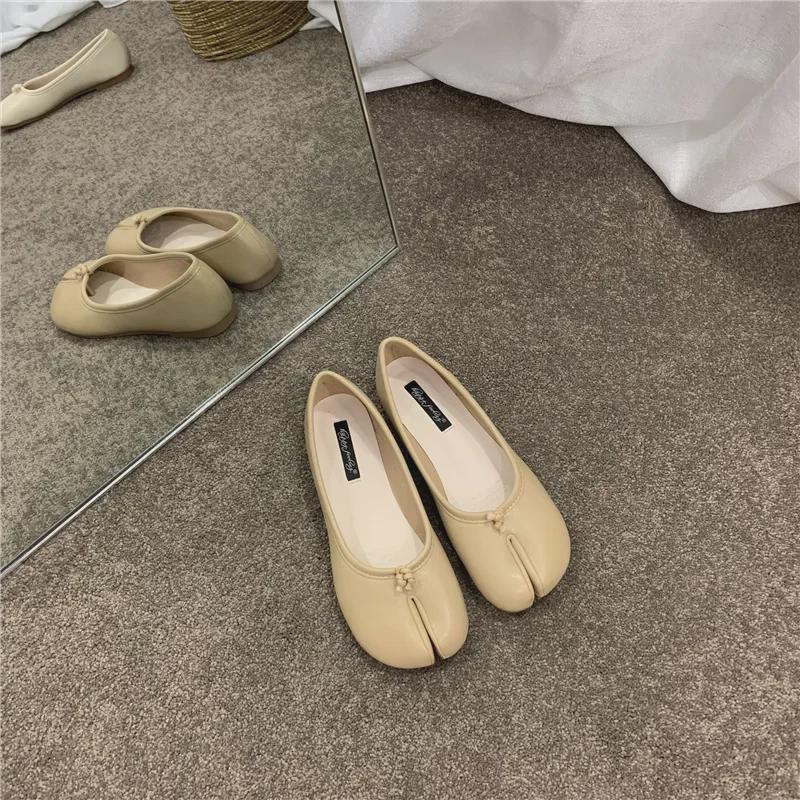 Женские туфли на плоской подошве с раздельным носком и копытом 2024 года на весну, лето и осень