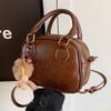 Autumn and Winter Niche Retro Bowling Bag Women's 2025 New Shoulder Messenger Bag Premium Texture Women's Handbag