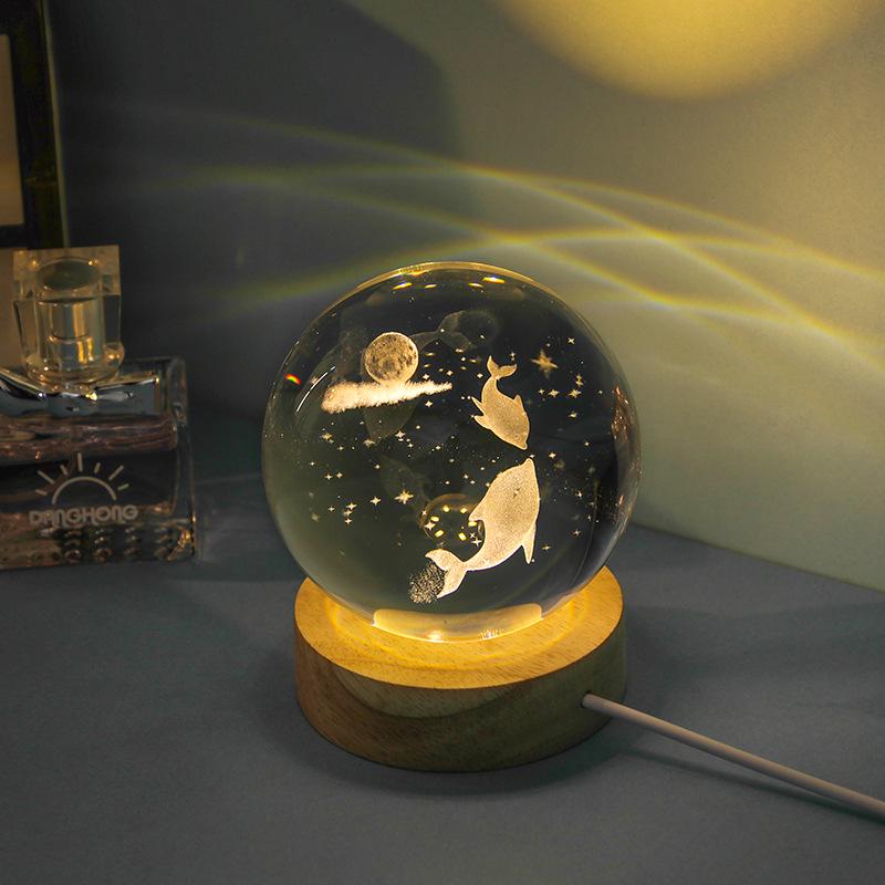 Ночник Хрустальный шар из глубин моря: 3D резной орнамент со светящейся деревянной подставкой