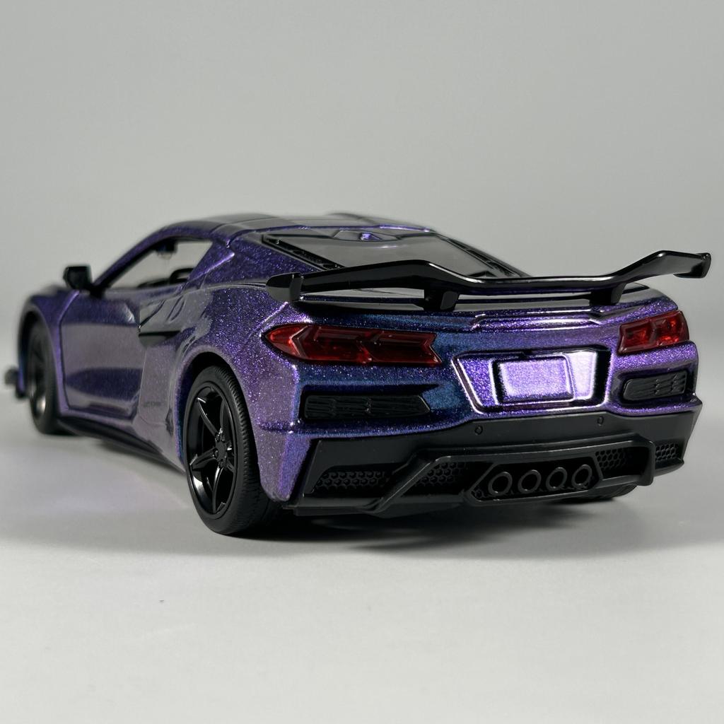 1:24 Chevrolet Corvette Z06 Суперкар Сплав Металл Литье под давлением Модель Автомобиля Домашний Настольный Дисплей Украшения Подарок Праздничные Подарки для Мальчика