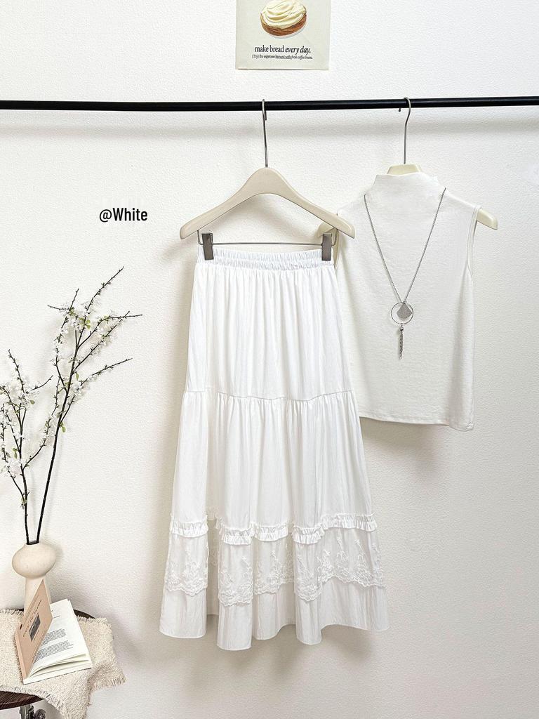 Белая летняя юбка А-силуэта с кружевной отделкой: Сладкий и стройнящий стиль