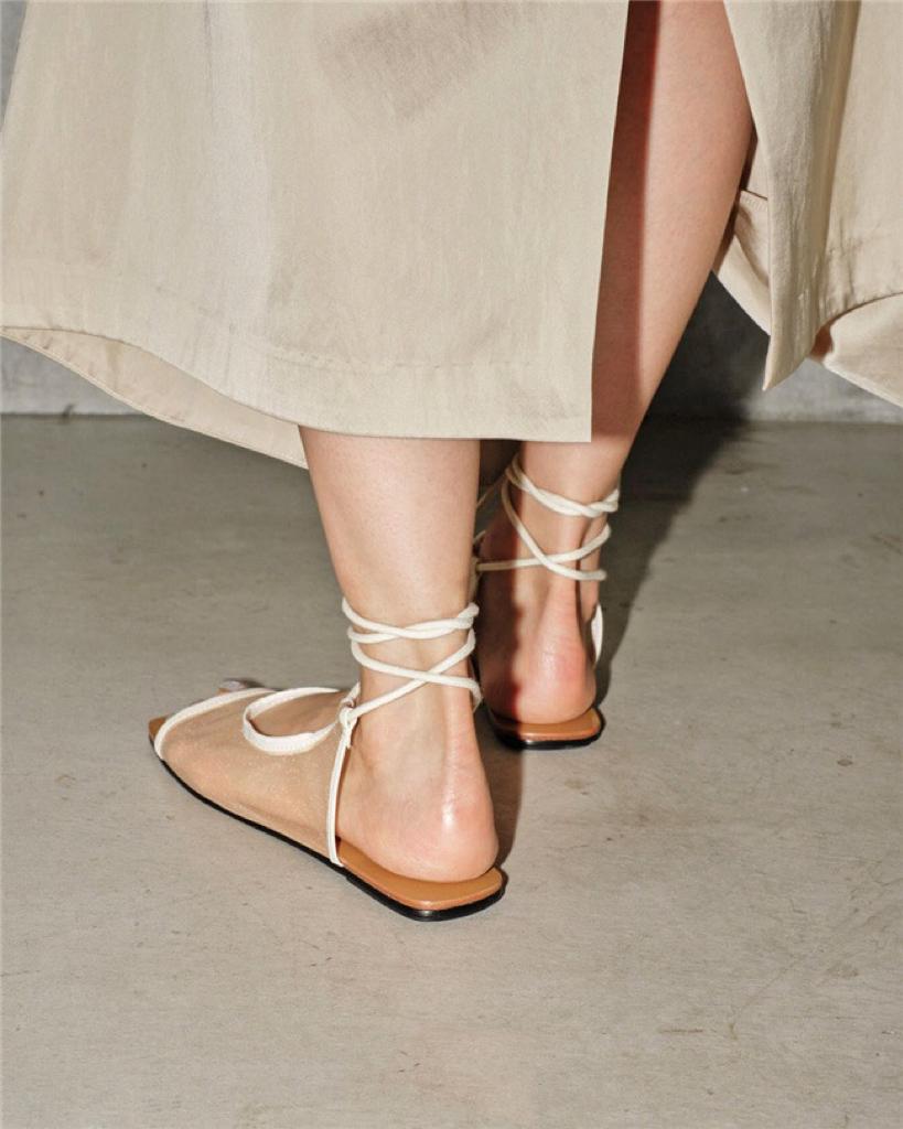 Модные женские сандалии-балетки с квадратным носком в французском стиле, на шнуровке, из дышащей сетки, с открытым носком, летняя обувь 2025, сандалии с ремешком на щиколотке