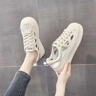 Маленькие белые туфли женские 2025 лето новые дышащие спортивные кеды корейская версия универсальные повседневные нескользящая мягкая подошва полые сандалии