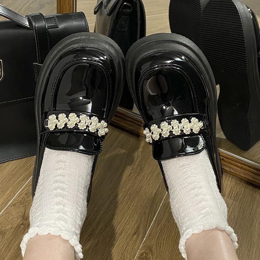 Женские лоферы в британском стиле, на платформе, с жемчужным дизайном, универсальные, с французским круглым носком, нишевые, на год, супермягкие, из маленькой кожи, новые осенне-зимние