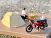 TOMYTEC GeoColle 64 #CarSnap 30a Соло Кемпинг Honda CT125 Hunter Cub В комплекте Фигурка из АБС-пластика и ПВХ и Набор аксессуаров (Окрашенный, Частично