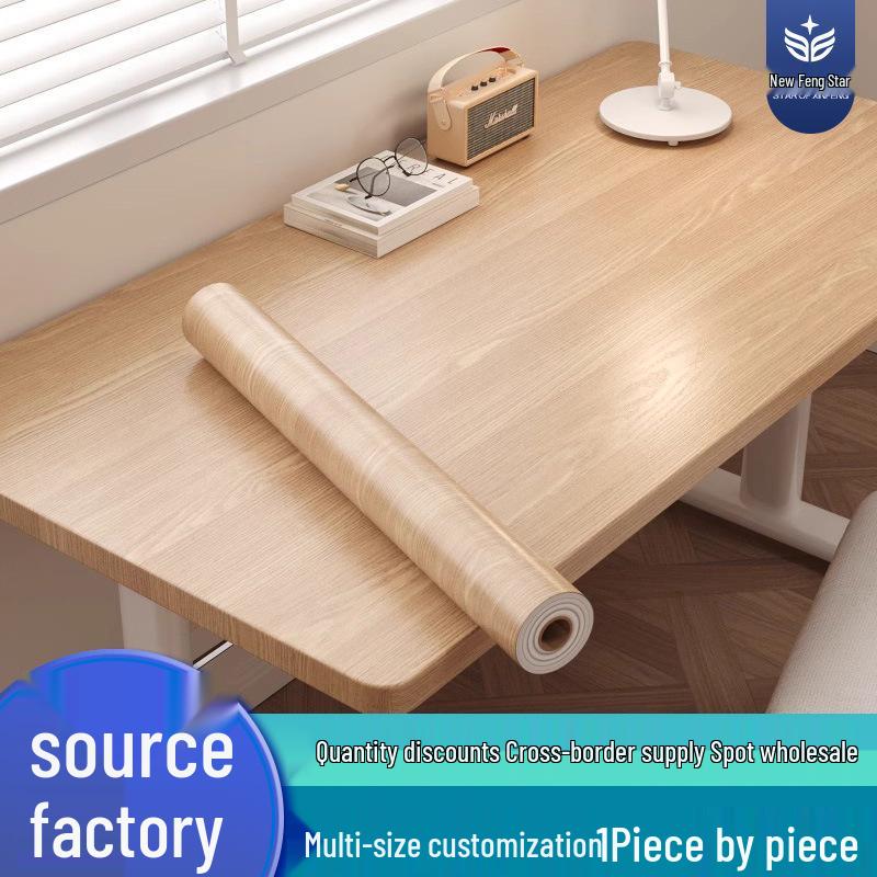 Водонепроницаемая самоклеящаяся пленка с текстурой дерева для ремонта офисного или обеденного стола.