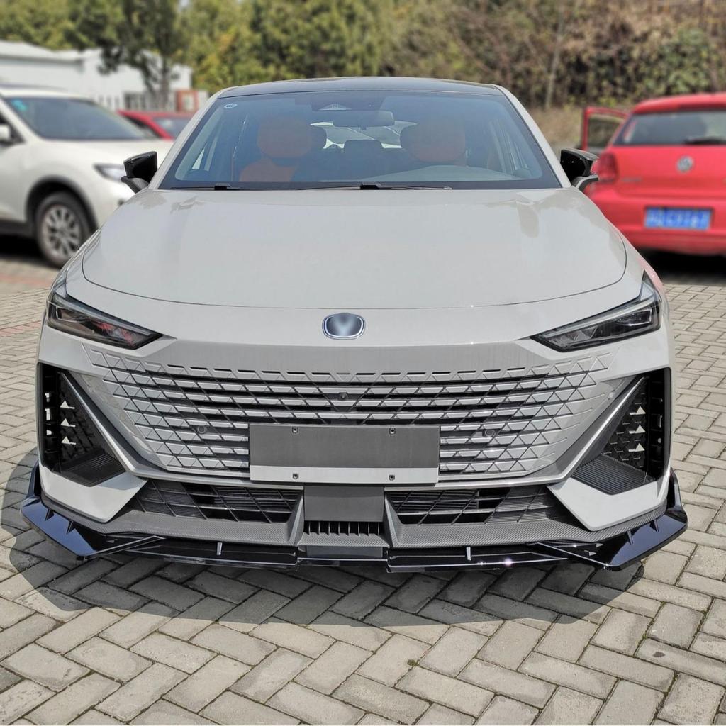 Комплект переднего сплиттера и заднего спойлера для Changan UNI-V 2022: Неразрушающая установка с защитой бампера