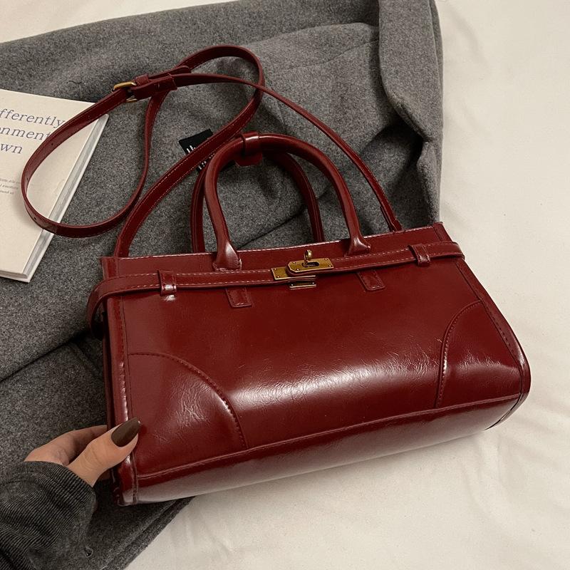 Сумка большой вместимости женская осенне-зимняя универсальная 2025 новая простая на плечо, через плечо, портативная для поездок, сумка-тоут для мамы и ребенка