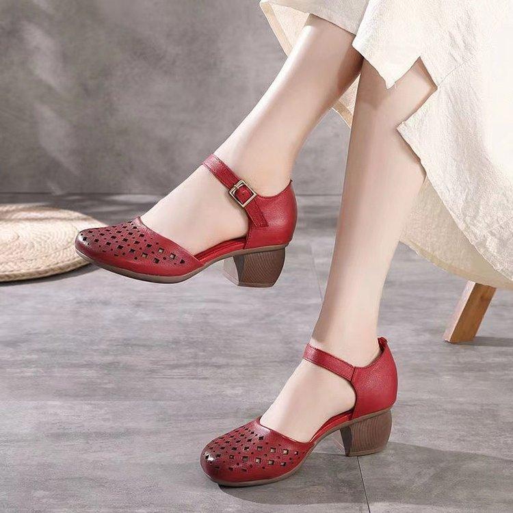 Baotou Hollow Roman Thick Heel Sandals Women's 2024 Summer New Thick Heel Leather Surface Retro Hollow Round Head Mother Shoes