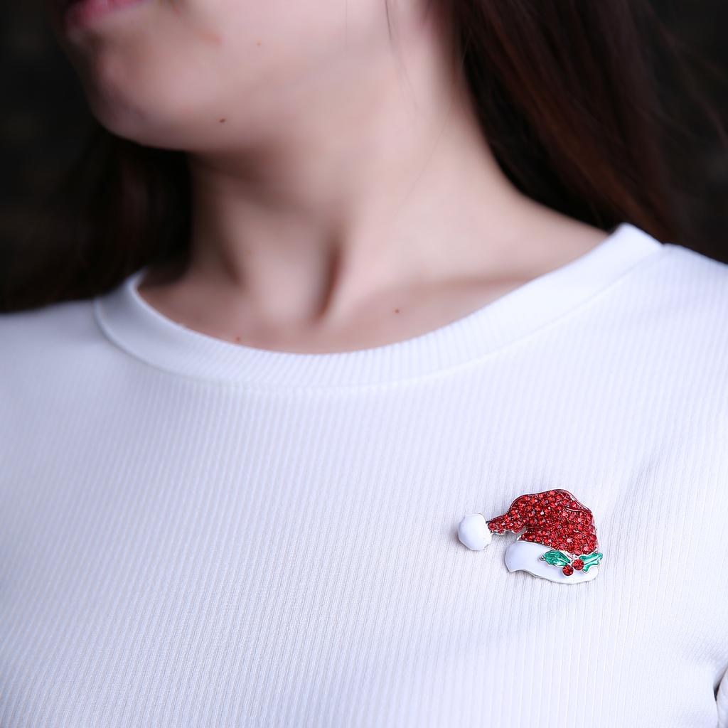 Rinhoo Enamel Christmas Crutch Brooches Pins Rhinestone Lucky Fruit Hat Glove Boot Sock Angel Sled Gift Box Badge New Year Gifts