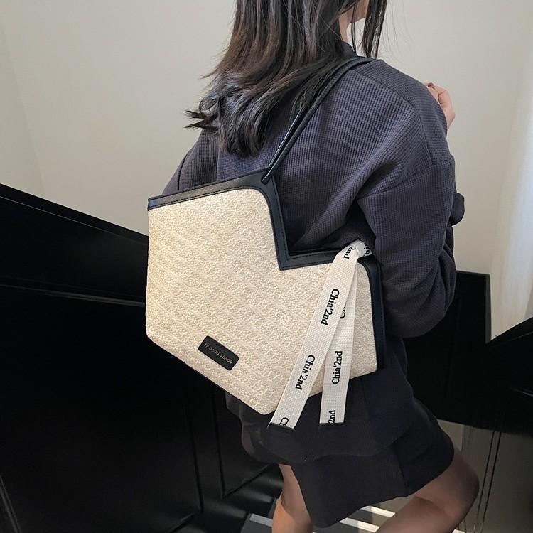 Вязаная соломенная сумка большой вместимости женская весна-лето 2025 новая нишевая на одно плечо для отпуска на море пляжная сумка-тоут