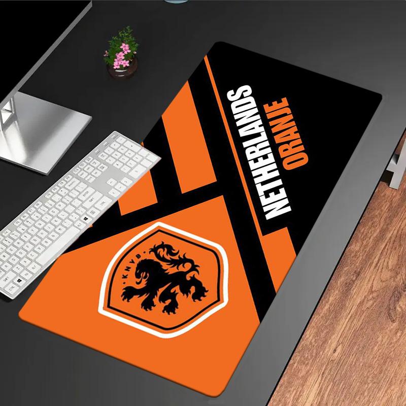 Dundee United Crest Design mouse pad, rubber base, esports desk mat, mouse pad for gamers and office use, gaming desk , easy to clean mat