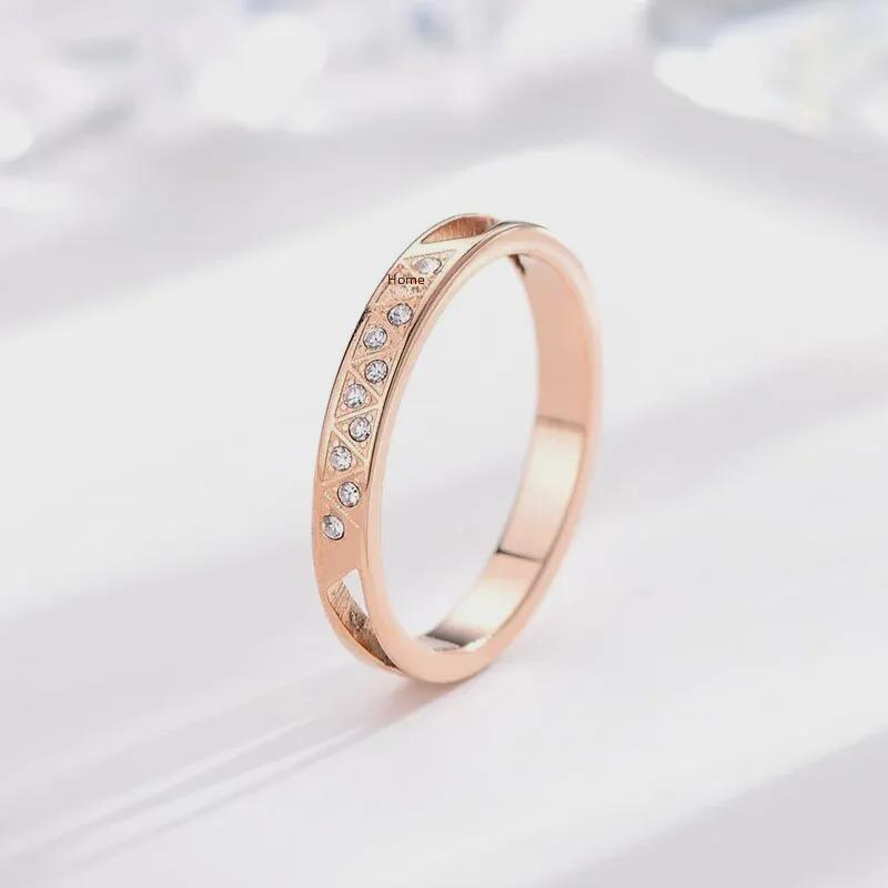 Парное кольцо с розовым золотом и цирконием: Кольцо на указательный палец из титановой стали в японском и корейском стиле