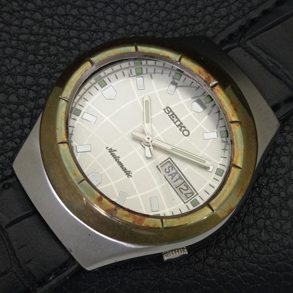 Seiko AUTOMATIC VINTAGE 7019A JAPAN MENS SILVER COLOR DIAL WATCH A702326-5 R124-a702326