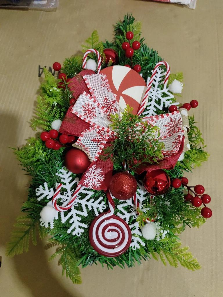 Christmas Door Wreath - Red And Candy Cane Teardrop Ornaments With Balls For Home Outdoor Decoration 3D Christmas Flower