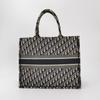 [Pre-Owned] Book Tote Hand-Embroidered Monogram Large Capacity Canvas Tote Bag - Excellent #LAKQIK