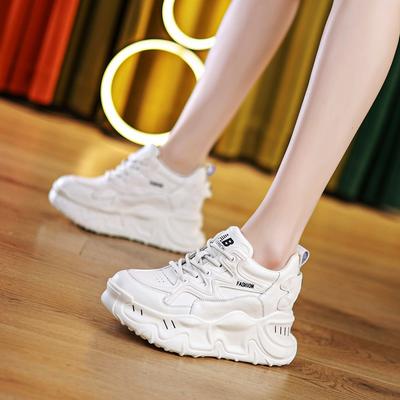 Новая весенняя женская обувь на танкетке, на толстой подошве, с легкой внутренней высотой, повседневная обувь для увеличения роста, одинарная обувь, тренд