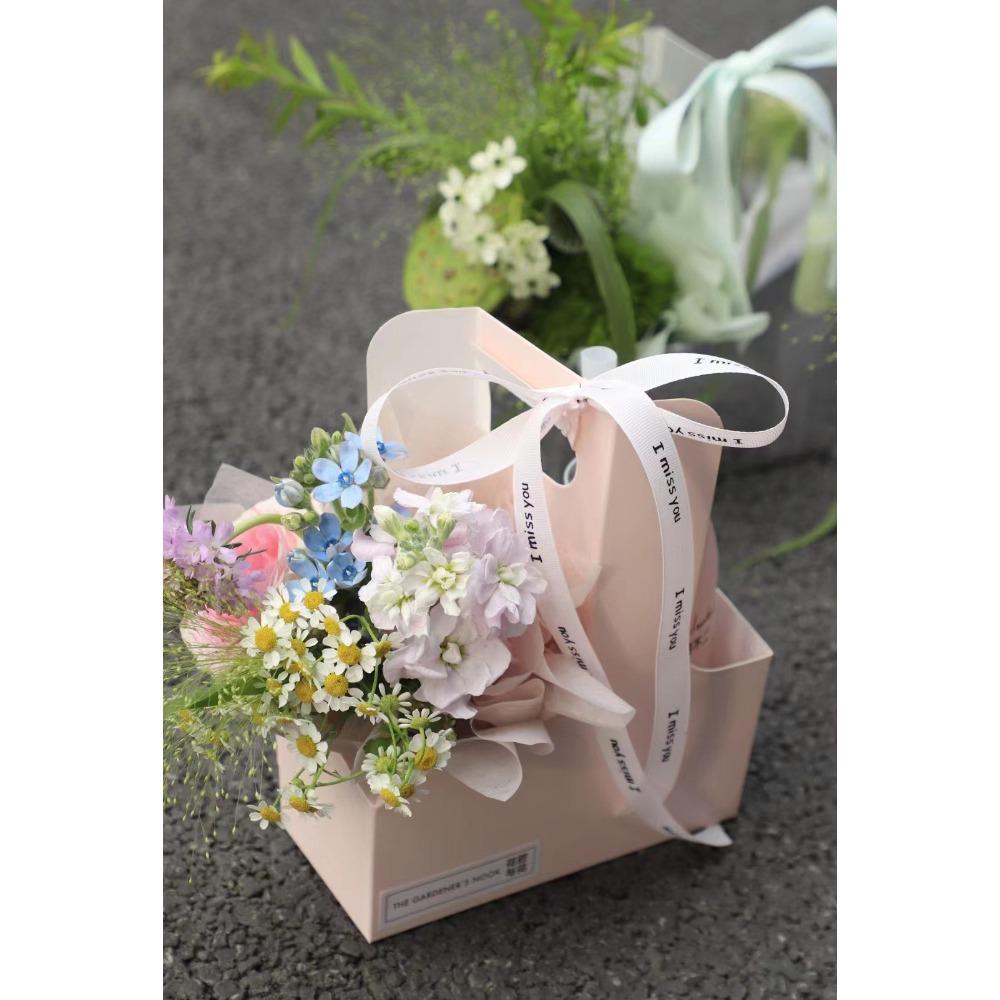 10PCS Warm Handheld Flower Box Sweet Kraft Paper Flower Bag Portable Flower Wrapping