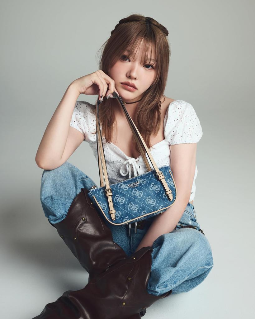 Guess CERELIA МИНИ СУМКА-САТЧЕЛ НА ПЛЕЧО DLP Женская